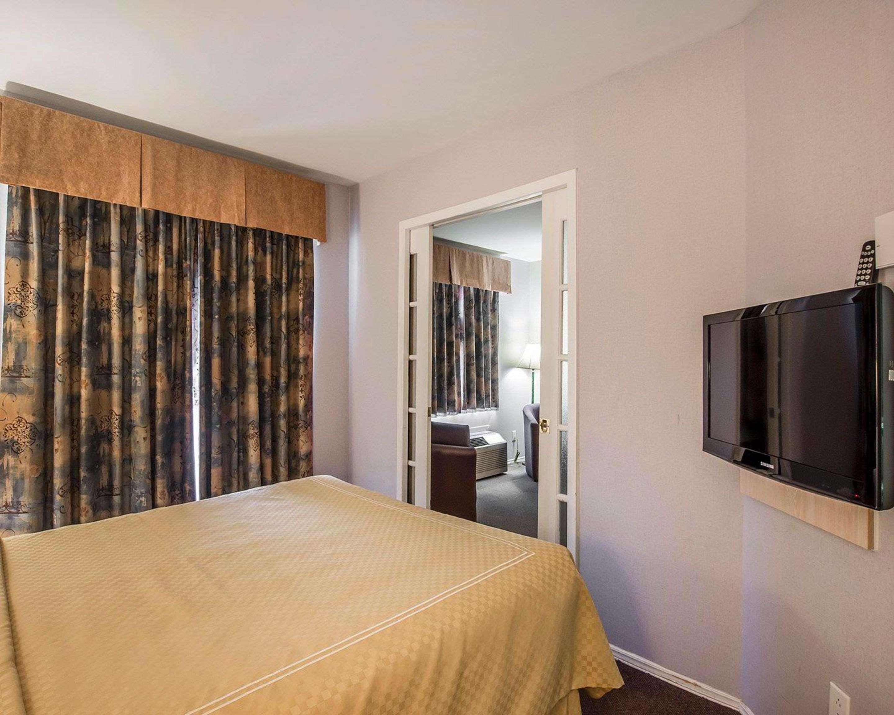 Hotel Quality Suites Sainte-Anne-de-Beaupré Exterior foto
